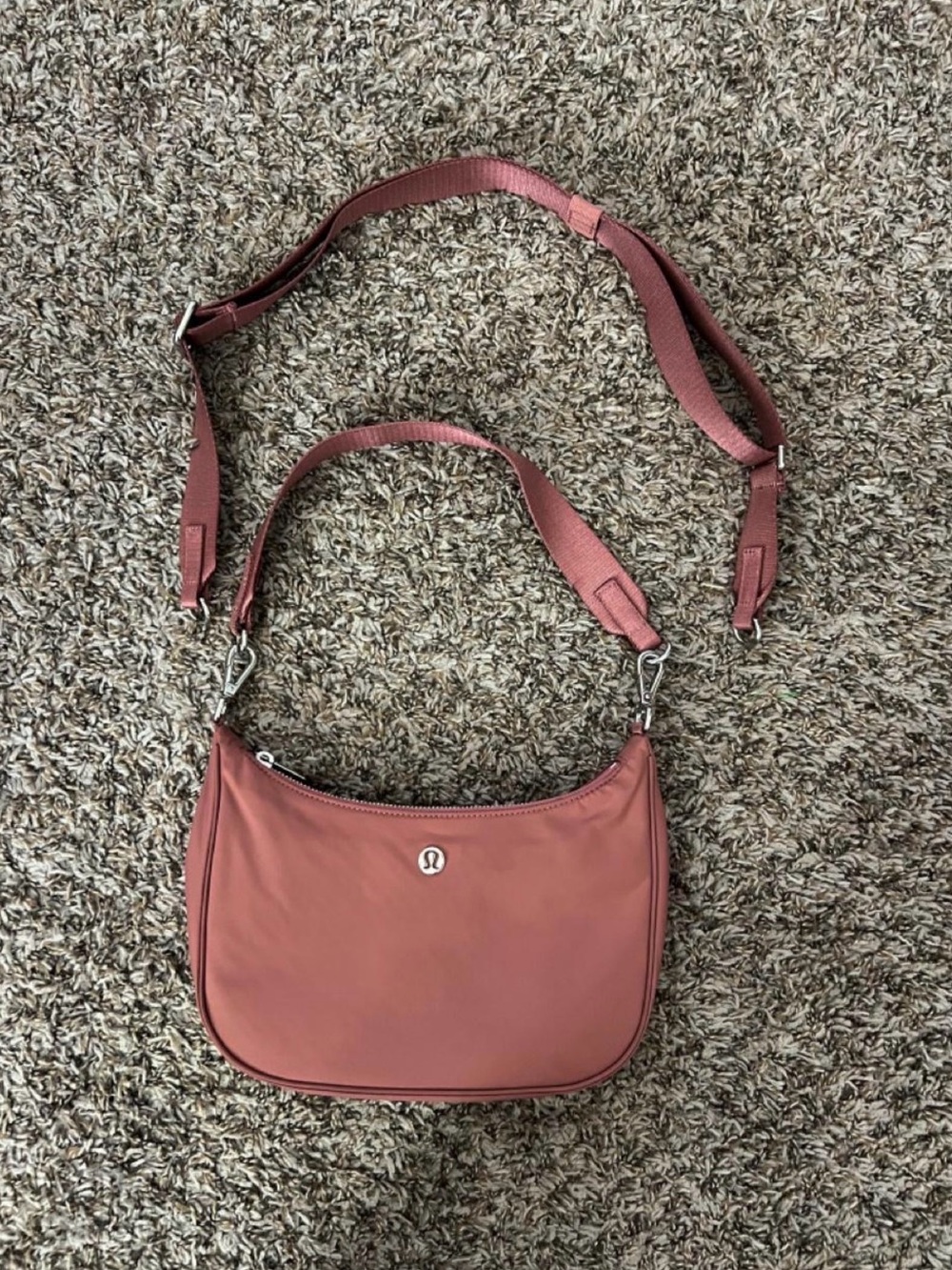 lululemon athletica 3l shoulder bag